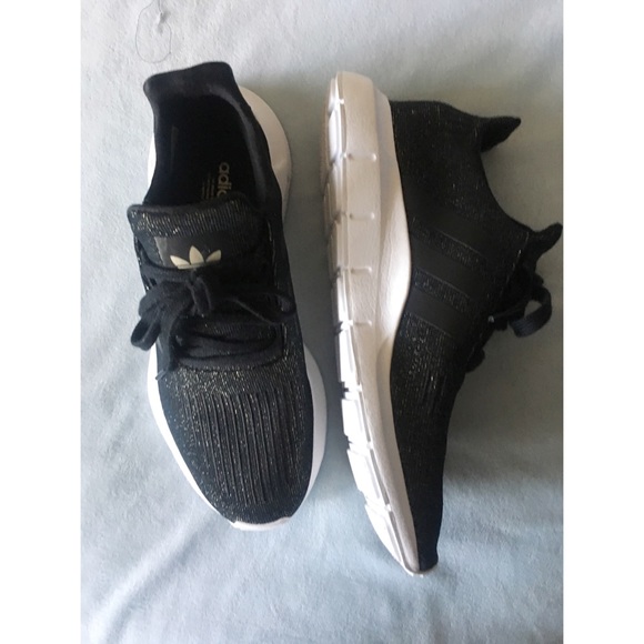 le adidas oro nero primeknit swift run poshmark le adidas oro nero primeknit swift run poshmark